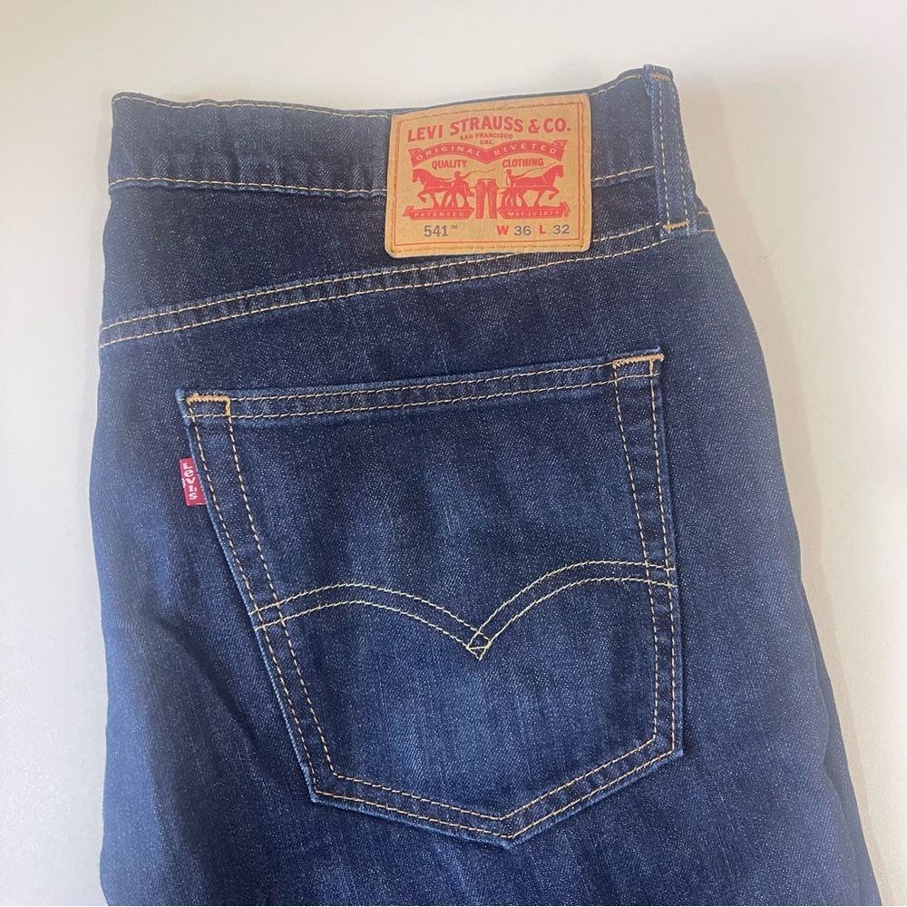 Men’s Dark Blue Levi’s Jeans Size 36 x 32